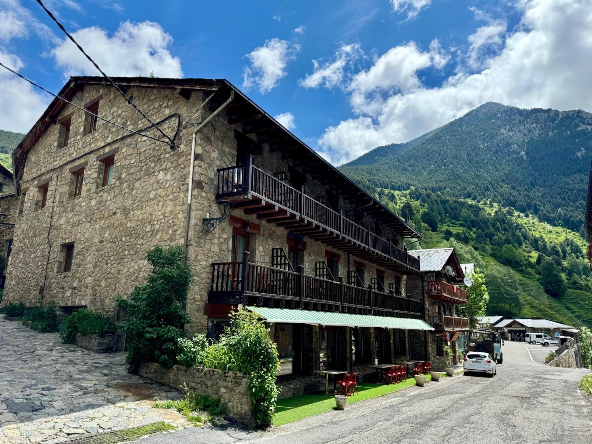 Hotel Valls Valira Os de Civis Luaran gambar